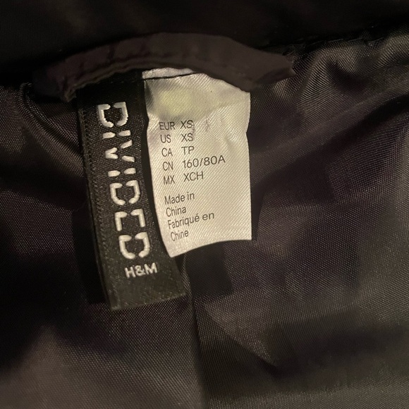 H&M Women’s Short Puffer Jacket - Picture 7 of 9